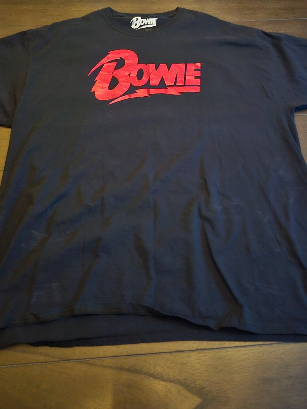 2021 David Bowie Black Tee EUC Men's XXL Red Shiny Logo Band Tee